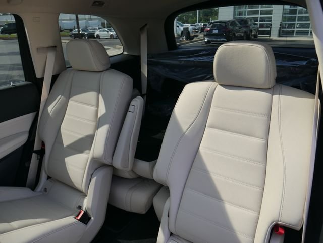 New 2026 MANUFAKTUR Moonlight White Metallic Mercedes-Benz GLS 450 image 20