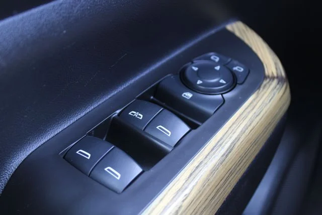 Used 2017 Silver GMC Denali image 30