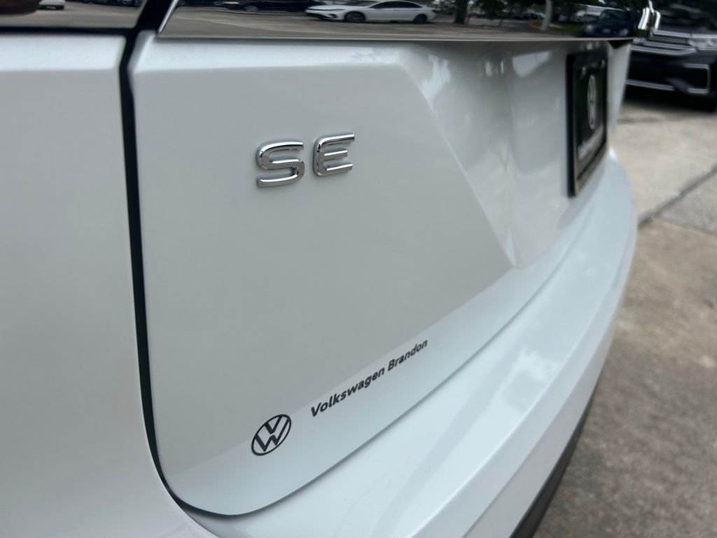 New 2026 White/off-white Volkswagen SE w/Technology image 27