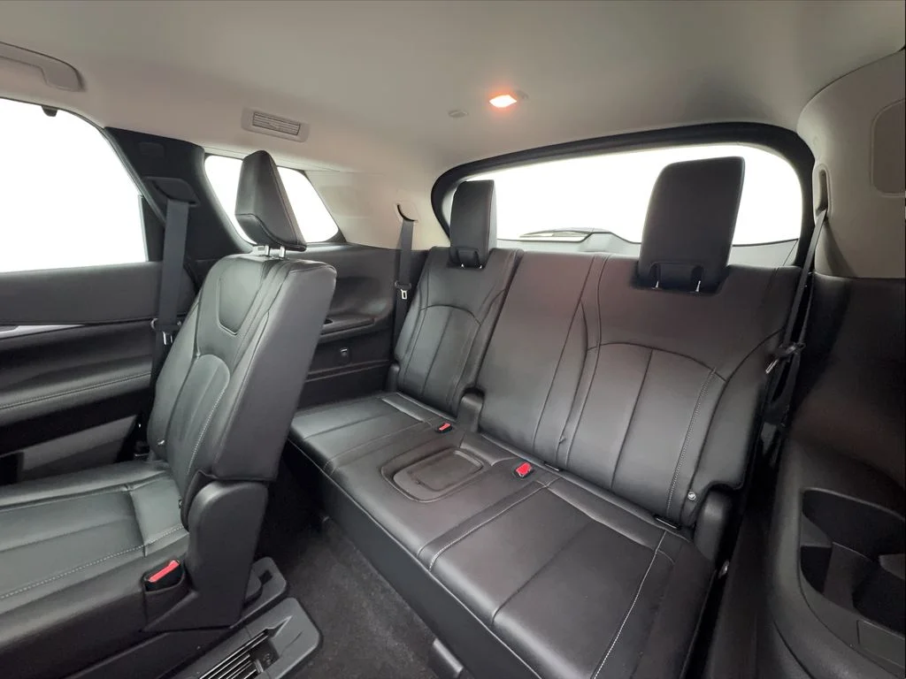 Used 2025 Gray INFINITI LUXE image 28