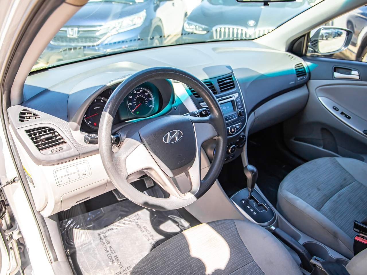 2016 Hyundai Accent SE - Photo 8
