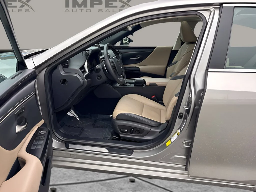 Used 2020 Silver Lexus 350 image 9