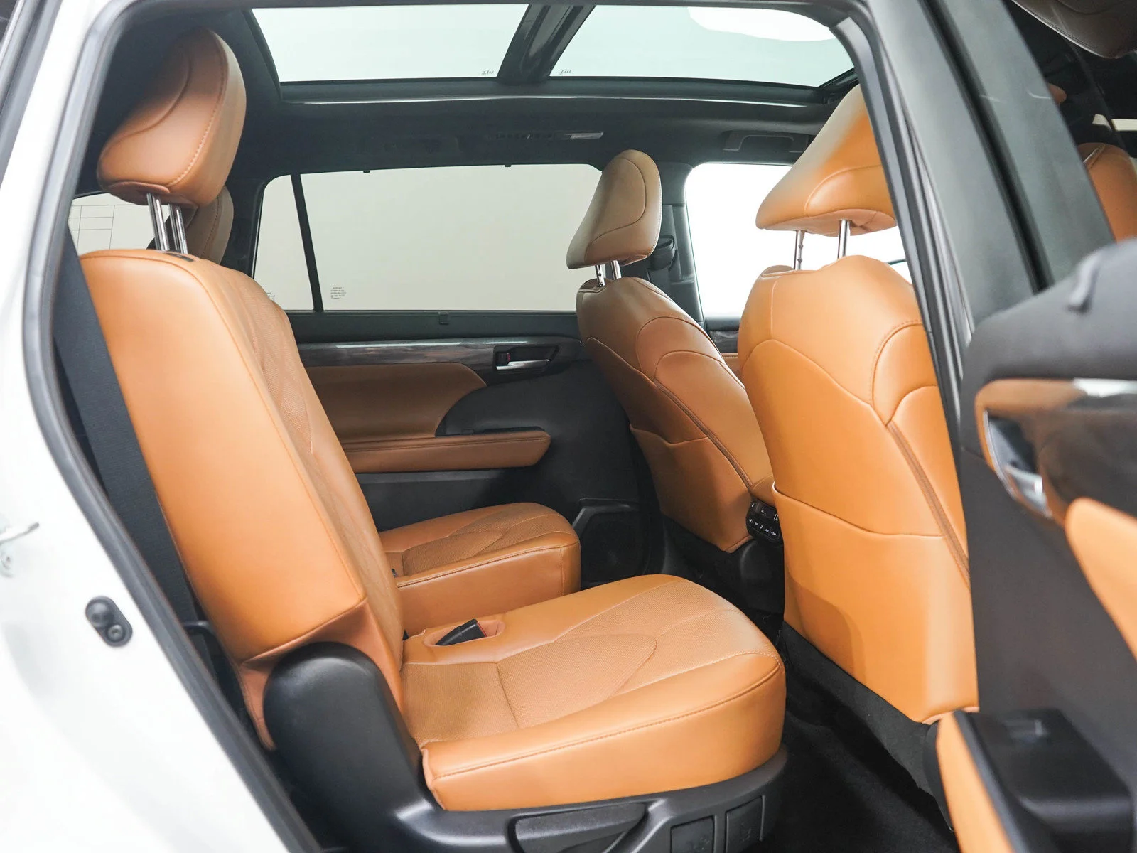 Used 2023  Toyota Hybrid Platinum image 11