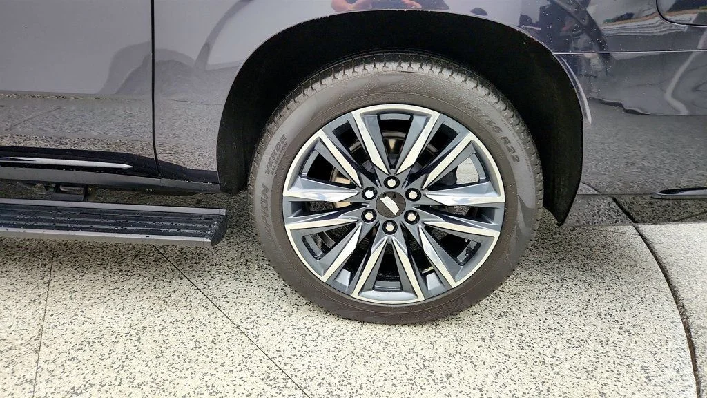 Used 2023 Black Raven Cadillac 4WD 4dr Sport w/ Touring Pkg, Super Cruise & Rear Entertainment image 9