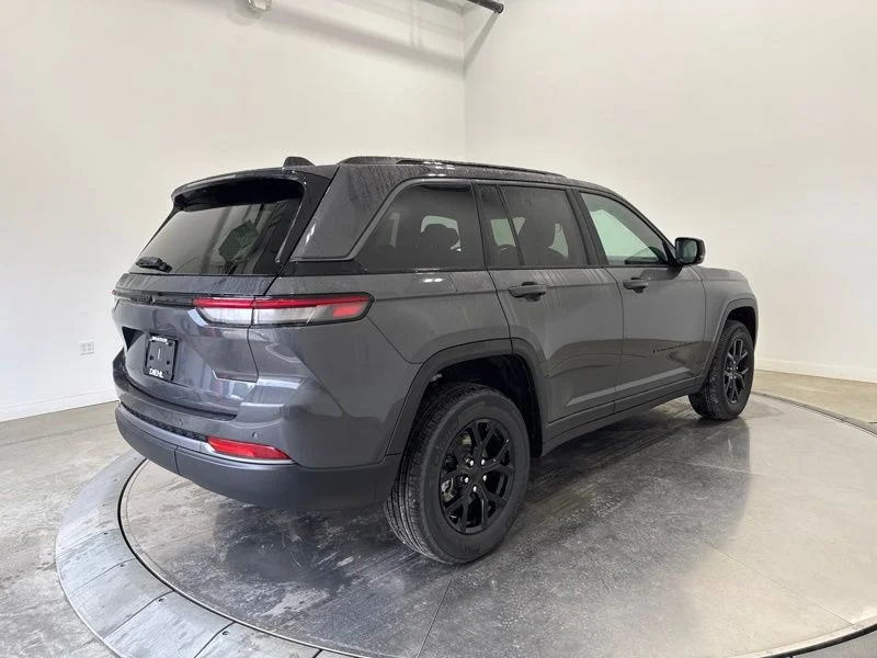 New 2026 Baltic Gray Metallic Clearcoat Jeep Altitude image 7