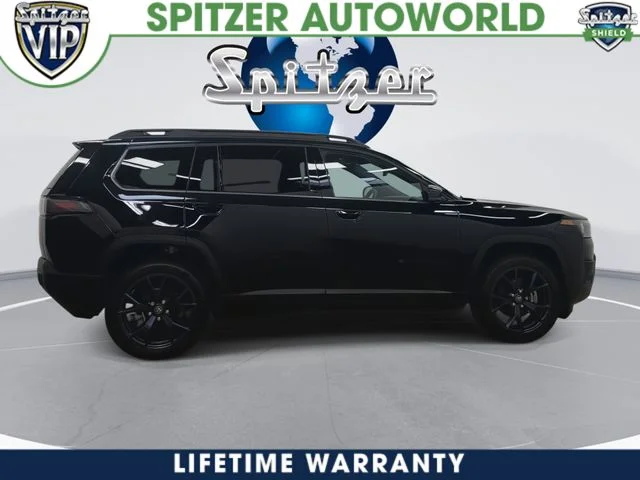 New 2026 Diamond Black Crystal Pearlcoat Jeep Laredo image 2