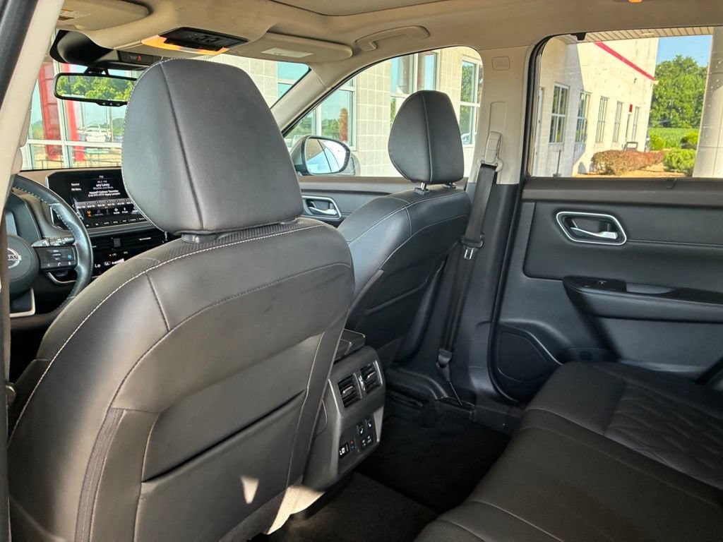 Used 2021 Gray Nissan Platinum image 12