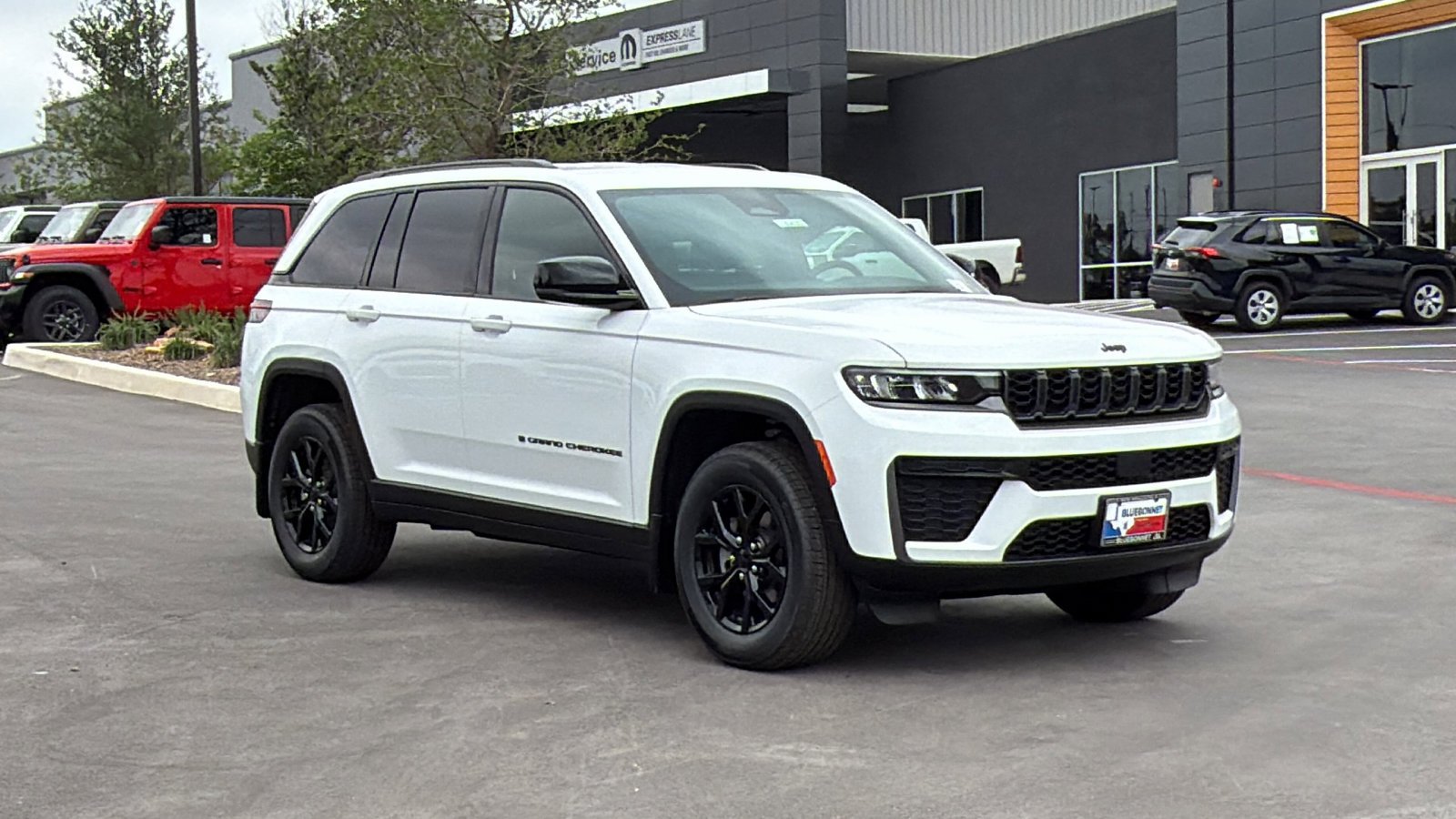 New 2026 Bright White Clear-Coat Exterior Paint Jeep Laredo Altitude image 3