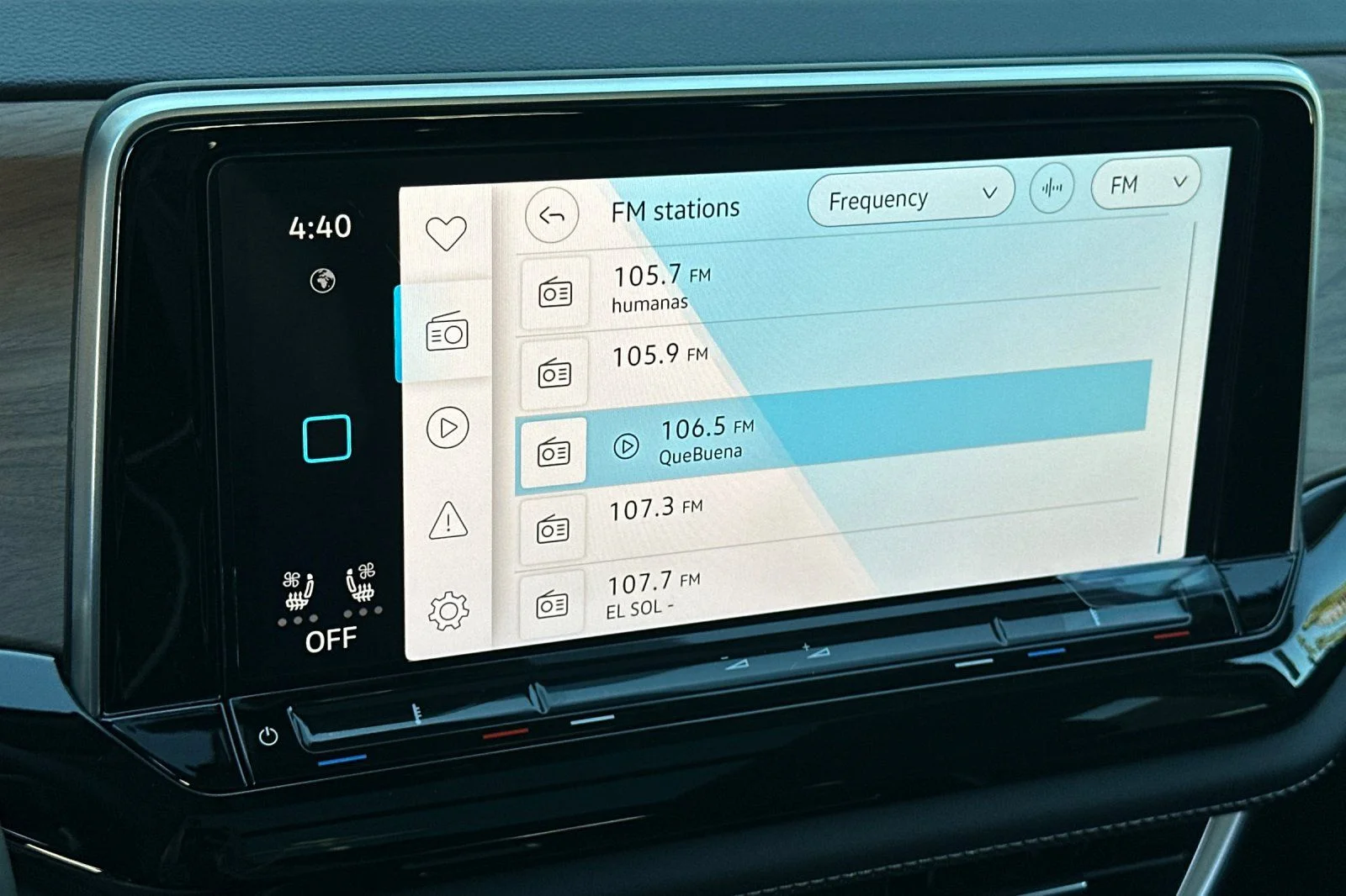 New 2026 Silver Volkswagen 2.0T SE w/Technology image 17