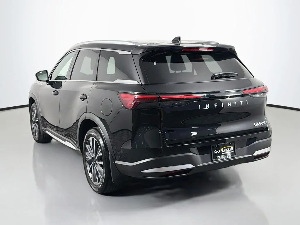Used 2026 Black INFINITI LUXE image 5