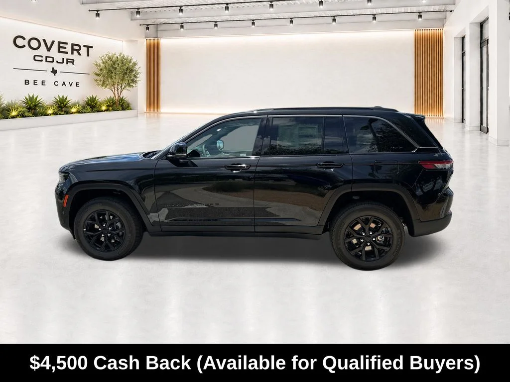 New 2026 Diamond Black Crystal Pearl-Coat Exterior Paint Jeep Laredo Altitude image 6