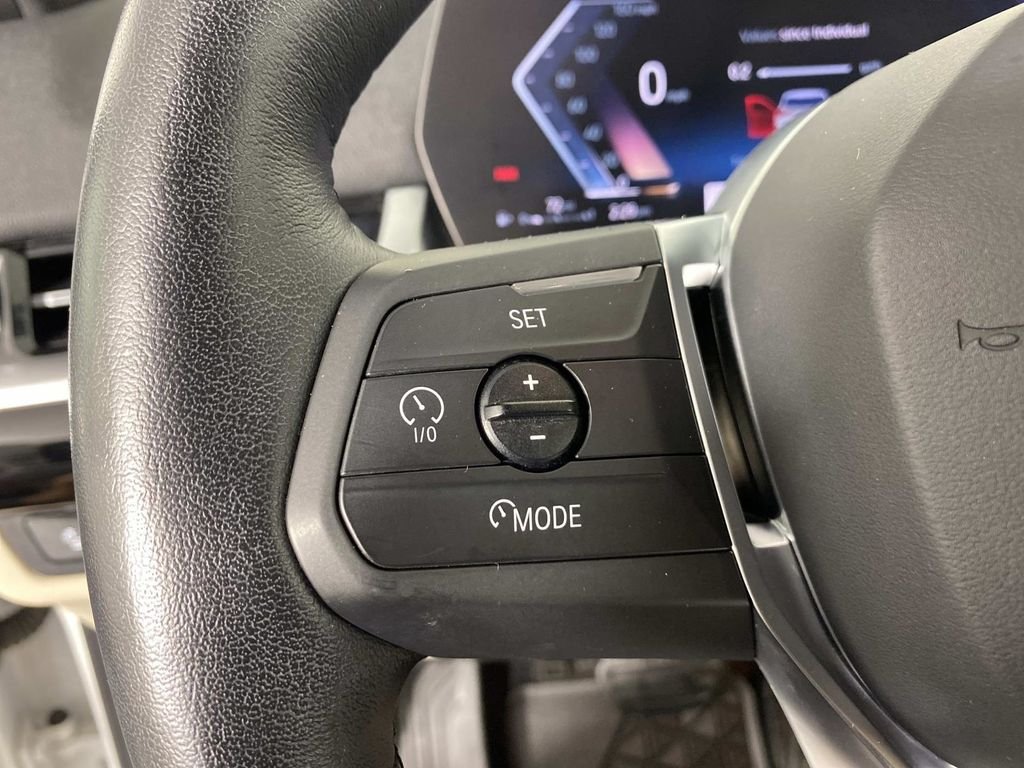 Used 2023 White BMW xDrive28i image 16