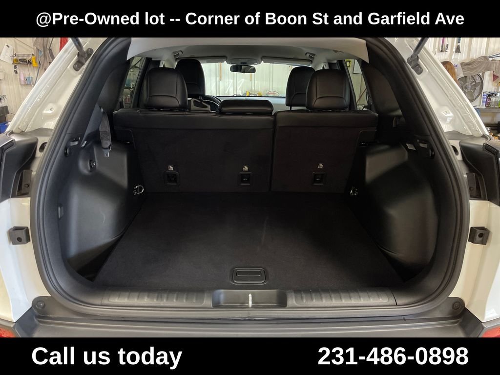 Used 2019 White Jeep Latitude Plus image 26