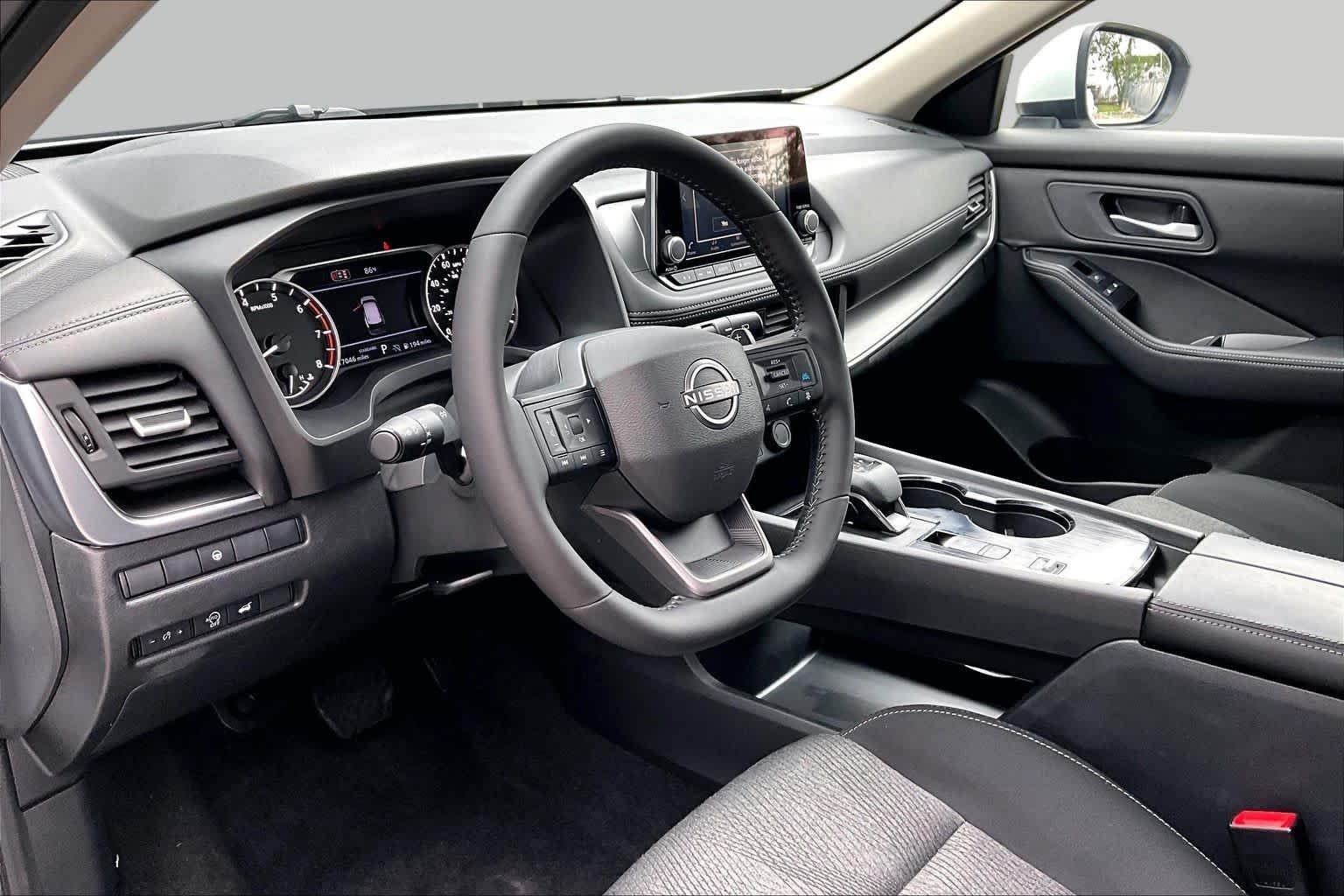 Used 2026 Everest White Pearl Tricoat Nissan SV image 18