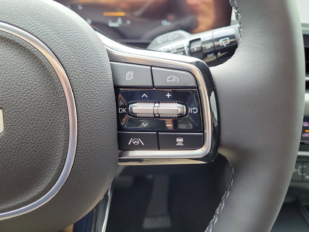 New 2026 Snow White Pearl Kia SX Prestige image 28