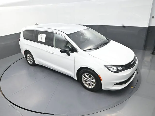 Used 2024 White Chrysler LX image 11