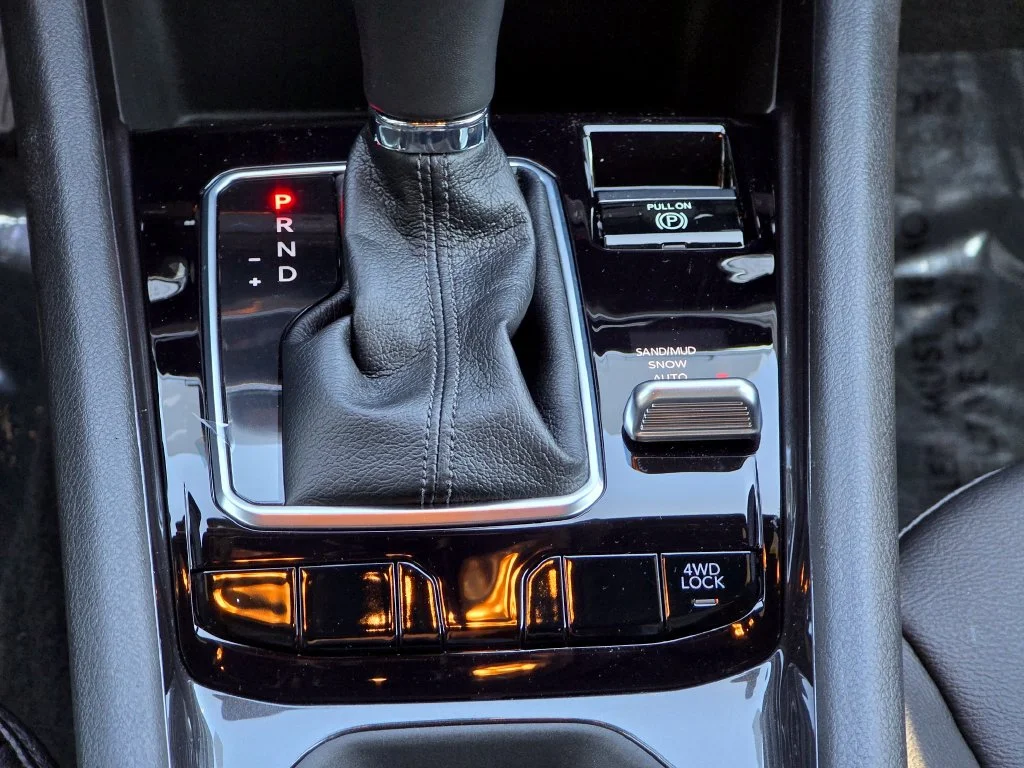 New 2026 White Jeep Latitude image 33