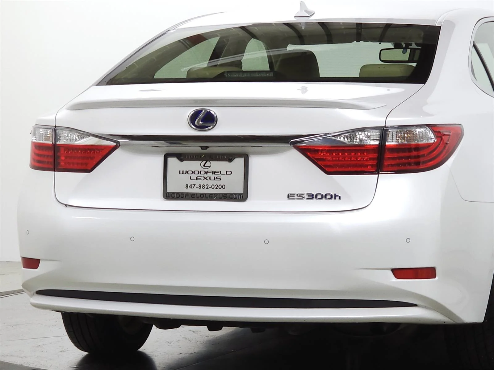 Used 2014 White Lexus  image 9