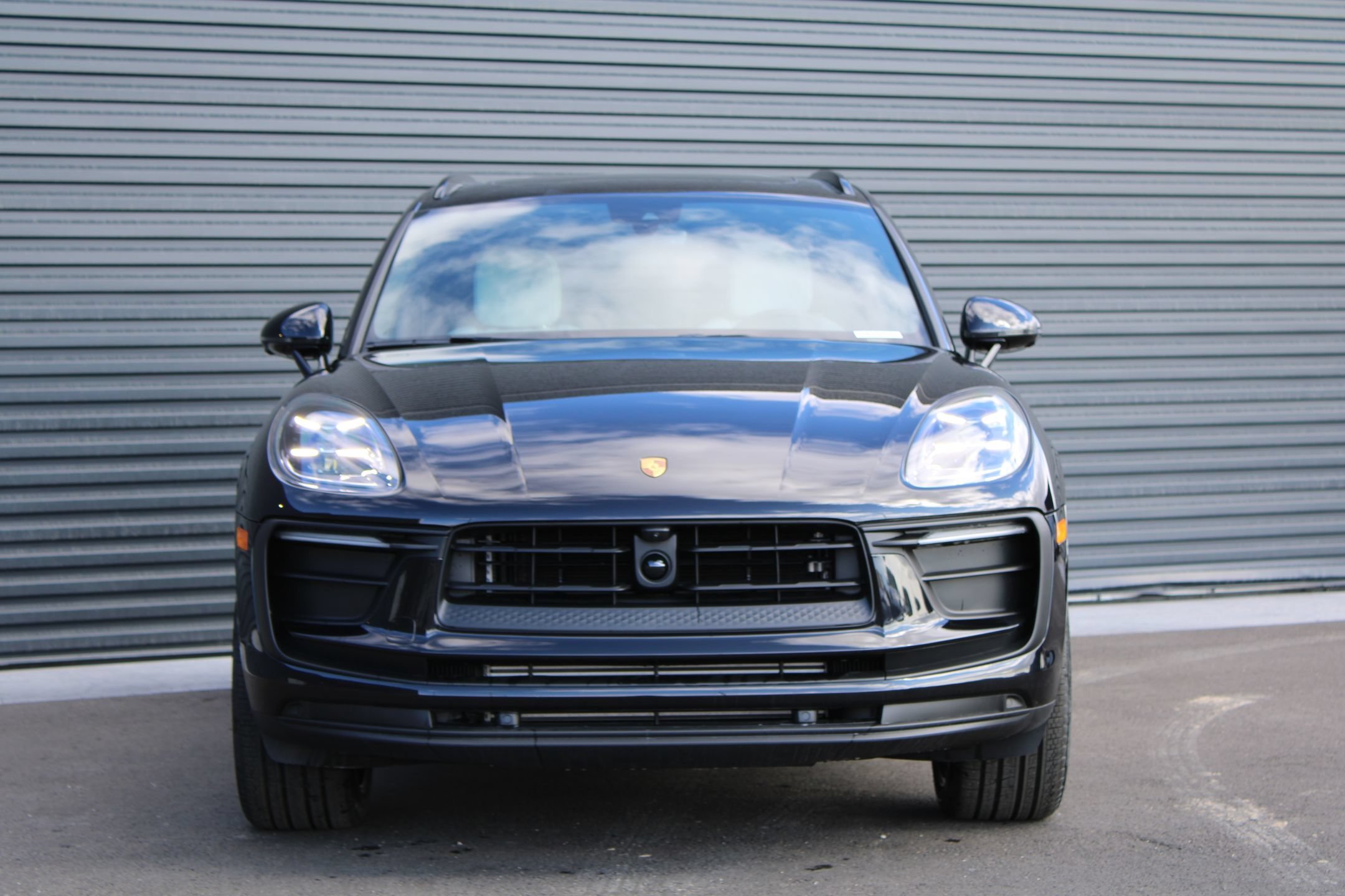 2026 Porsche Macan T - Photo 6