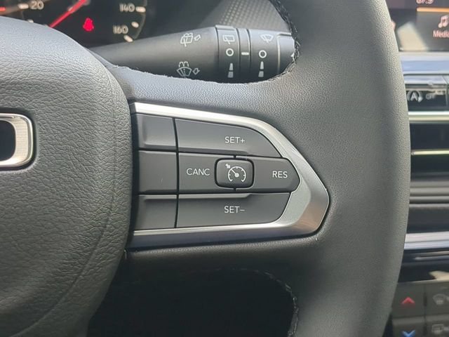 New 2026 Hydro Blue Pearl-Coat Exterior Paint Jeep Latitude image 29