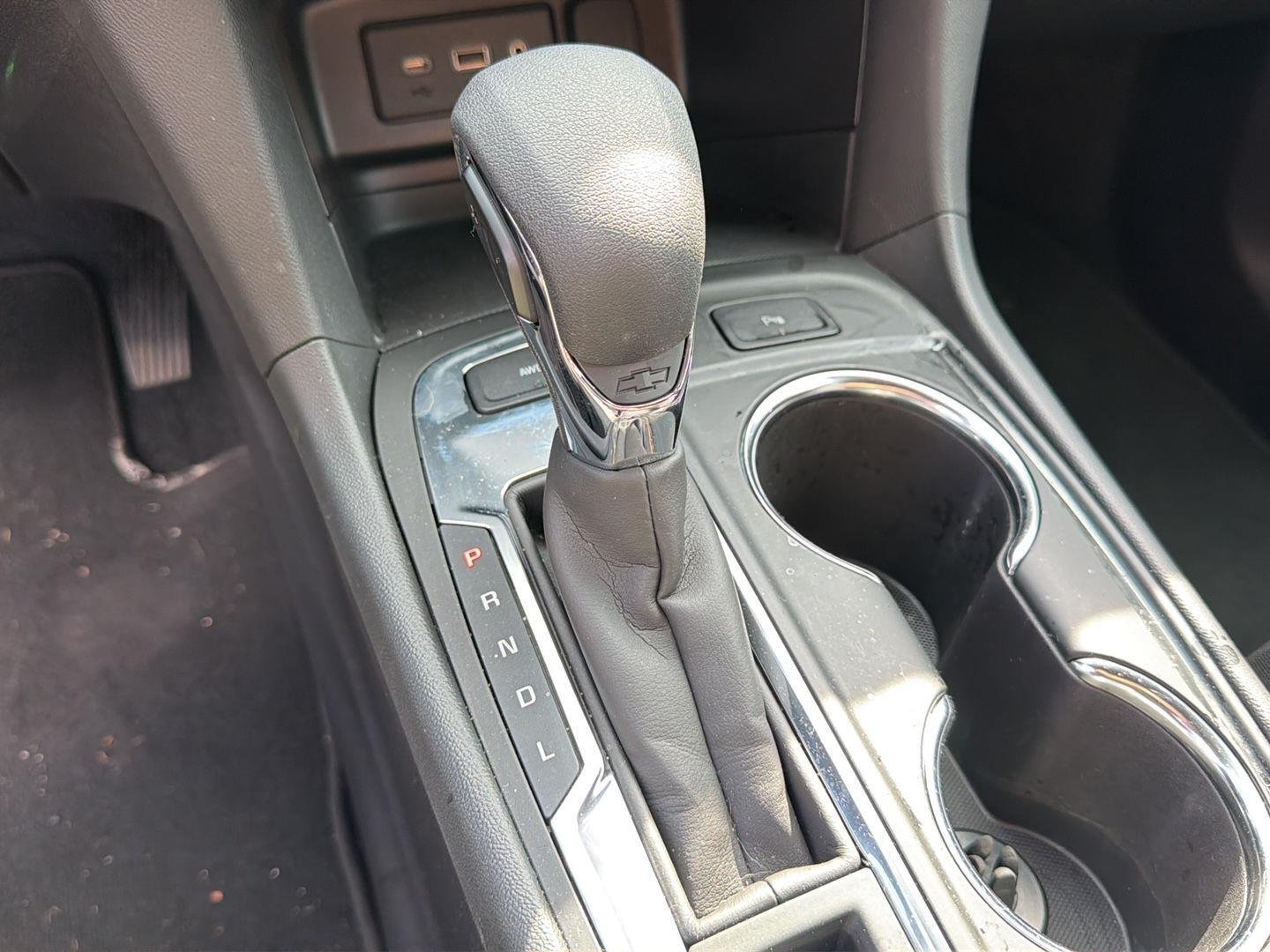 Used 2024 Lakeshore Blue Metallic Chevrolet LT image 21