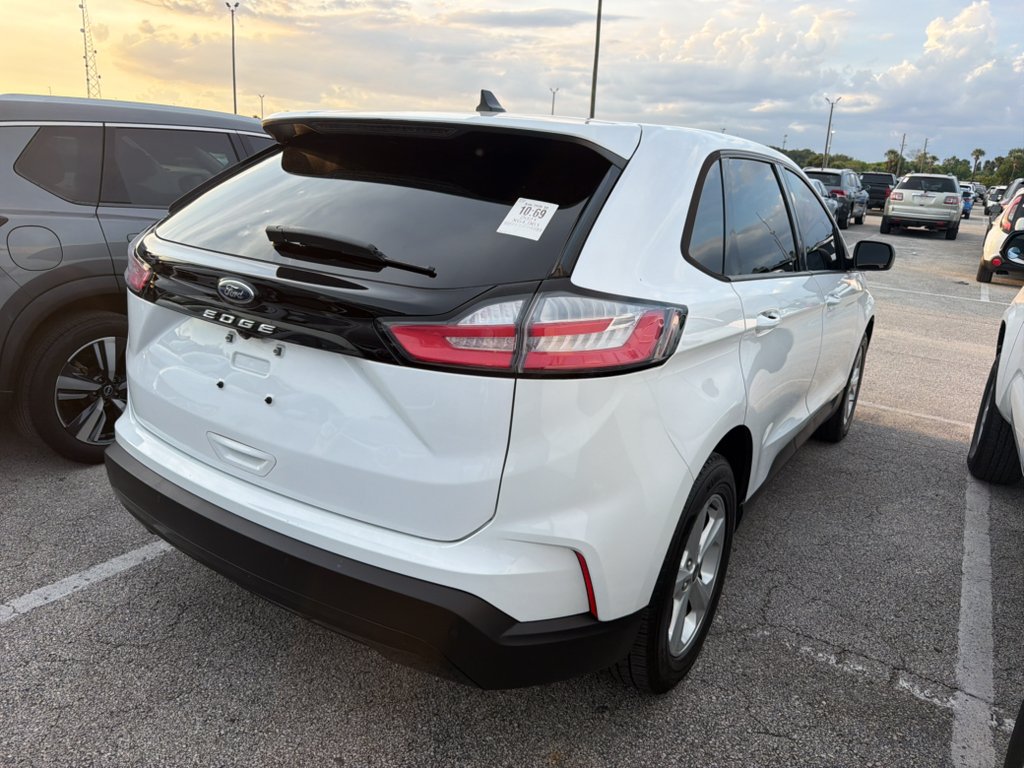 Used 2021 Oxford White Ford SE image 8
