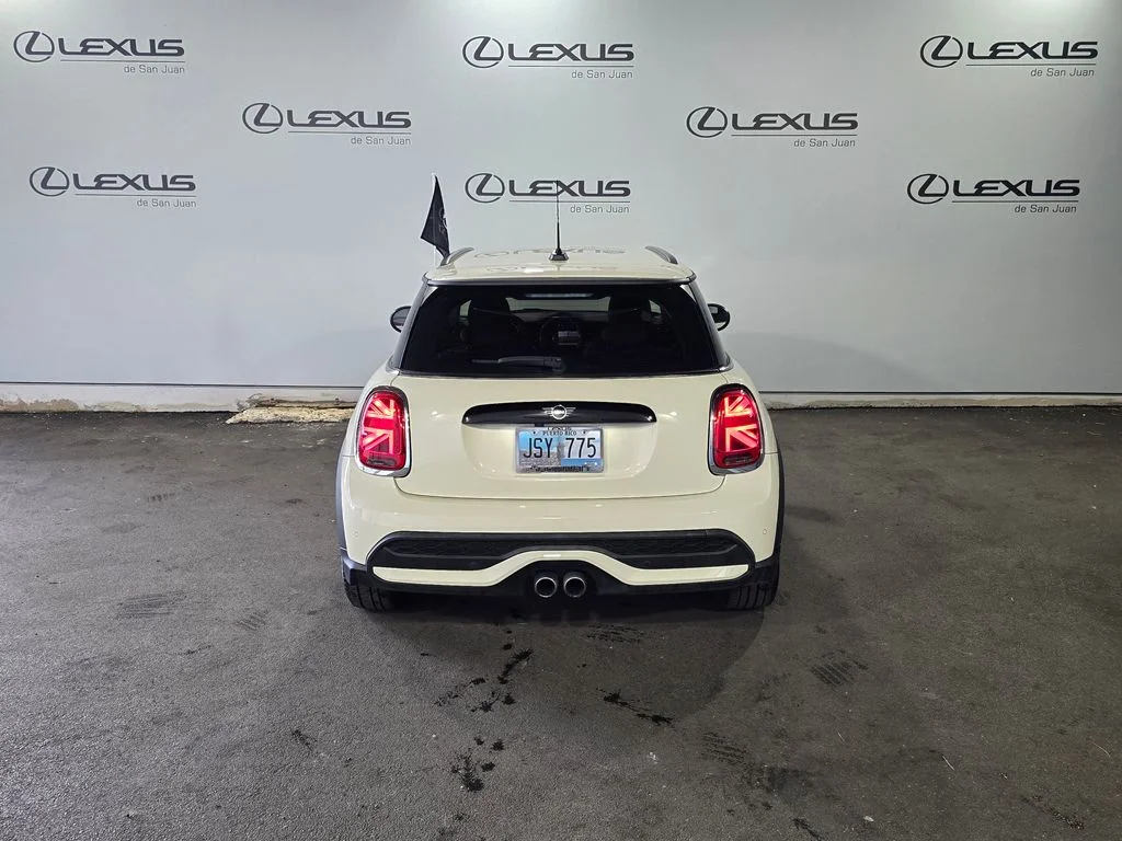 Used 2022 White MINI Signature image 10