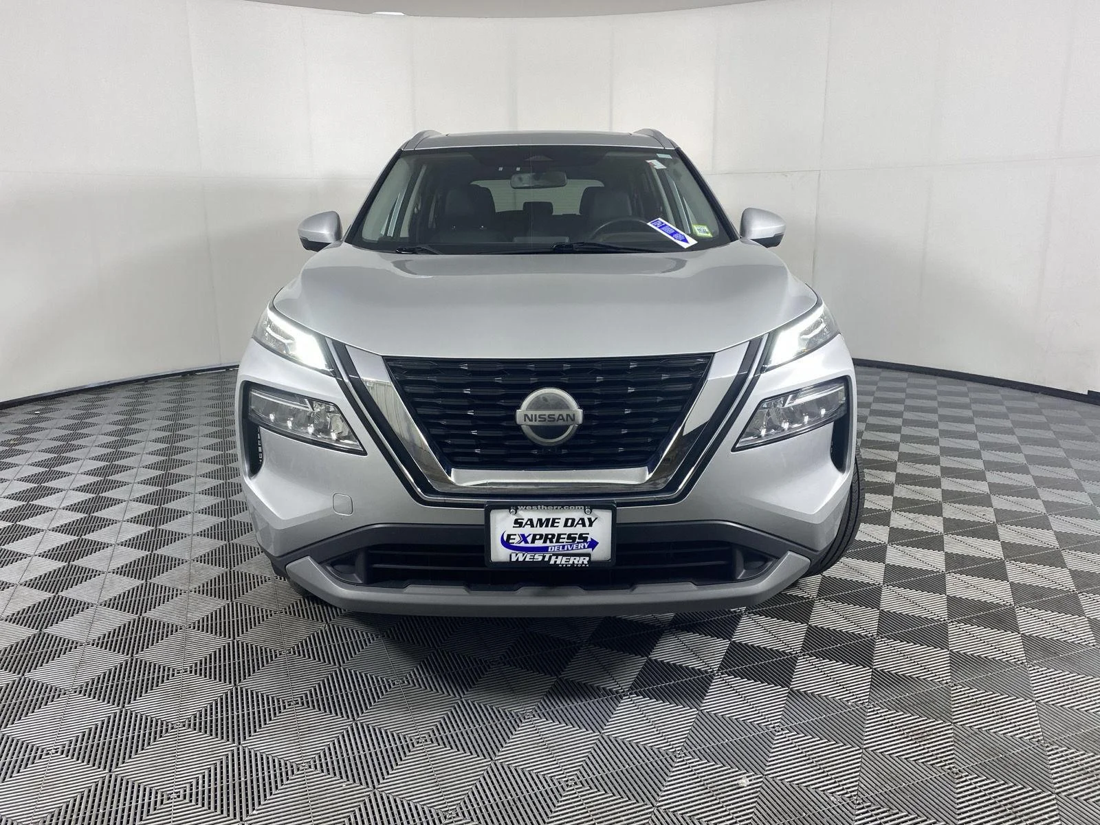 Used 2021 Brilliant Silver Metallic Nissan SV image 2