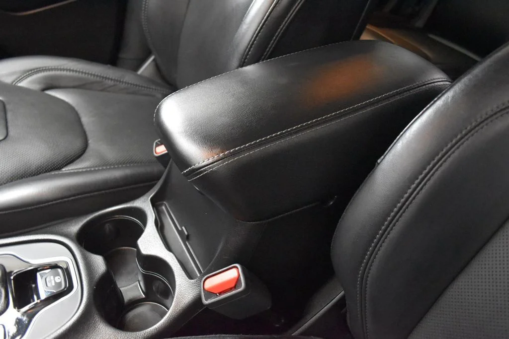Used 2019 Black Jeep Overland image 17