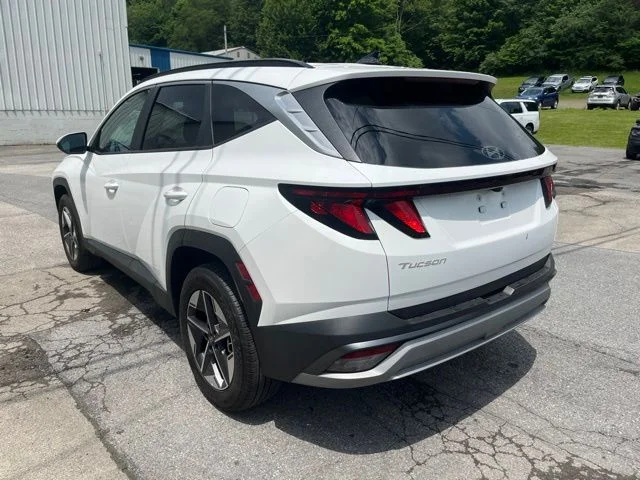 Used 2025 White Hyundai SEL image 8