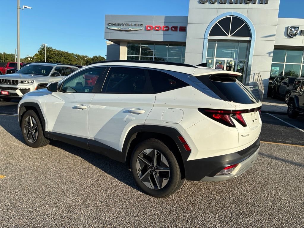 Used 2025 White Hyundai SEL image 3