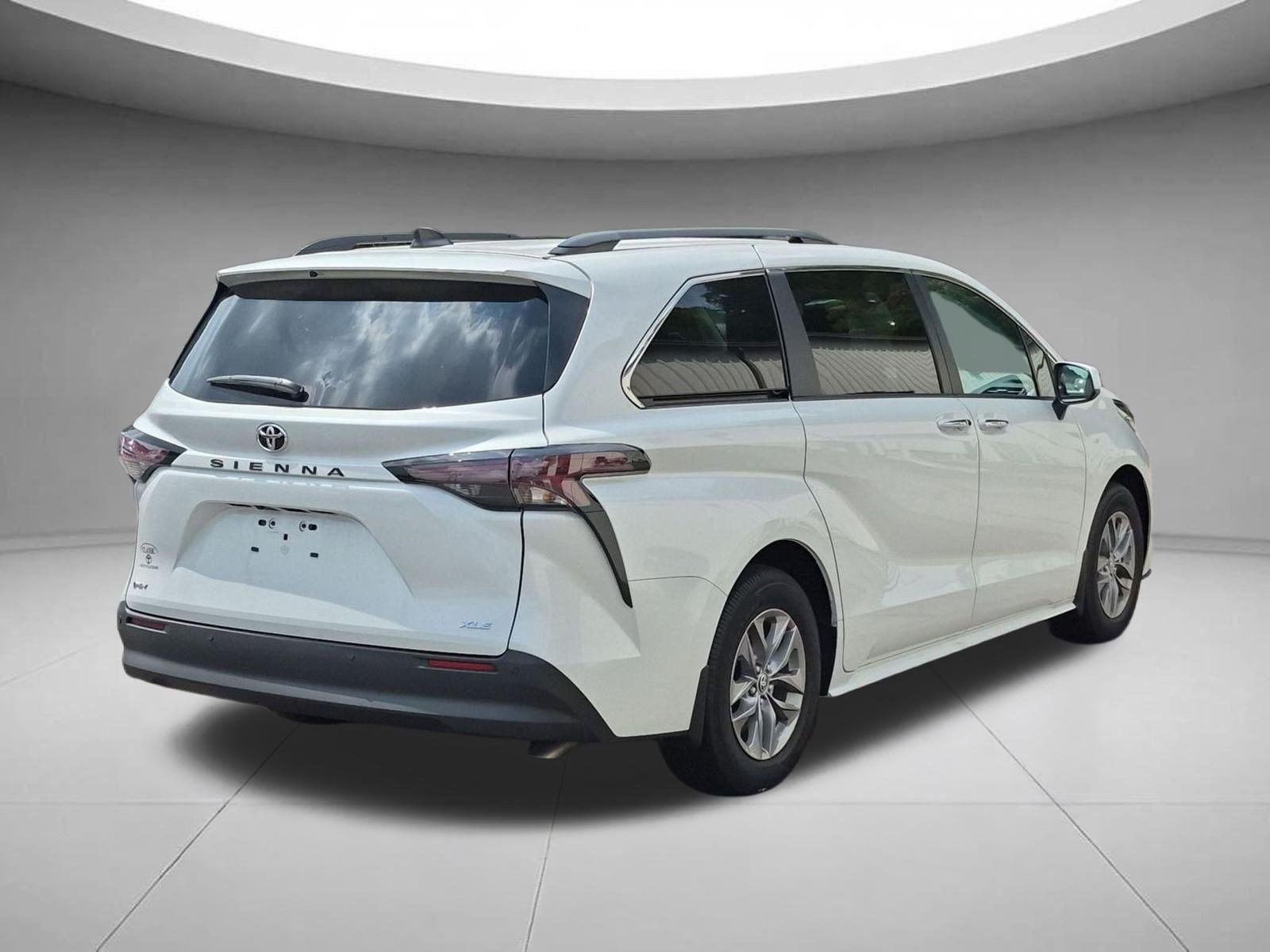 Used 2026 Wind Chill Pearl Toyota XLE image 5