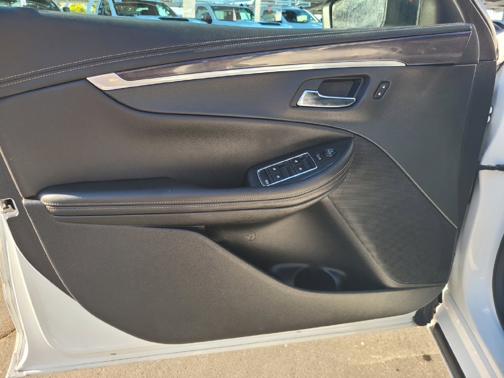Used 2019 SUMMIT WHITE Chevrolet LT image 20