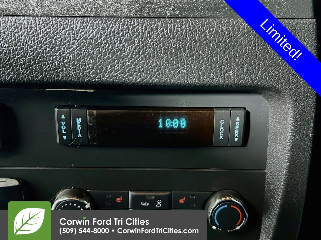 Used 2017 White Platinum Clearcoat Metallic Ford Limited image 30