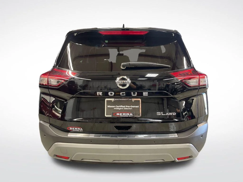 Used 2021 Black Nissan SL image 4