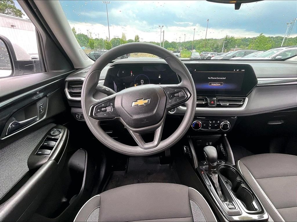 Used 2024 White Chevrolet LT image 17