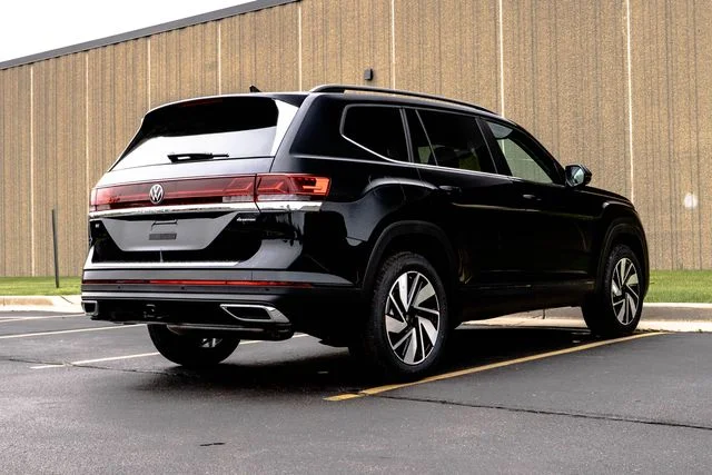 New 2026 Black Volkswagen 2.0T SE w/Technology image 8