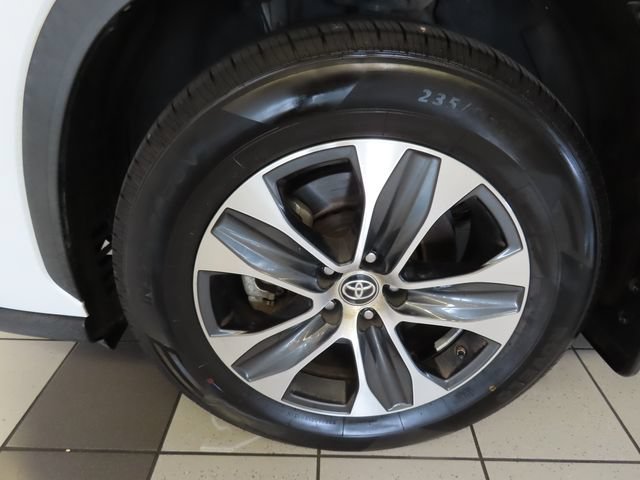 Used 2023 White Toyota XLE image 16