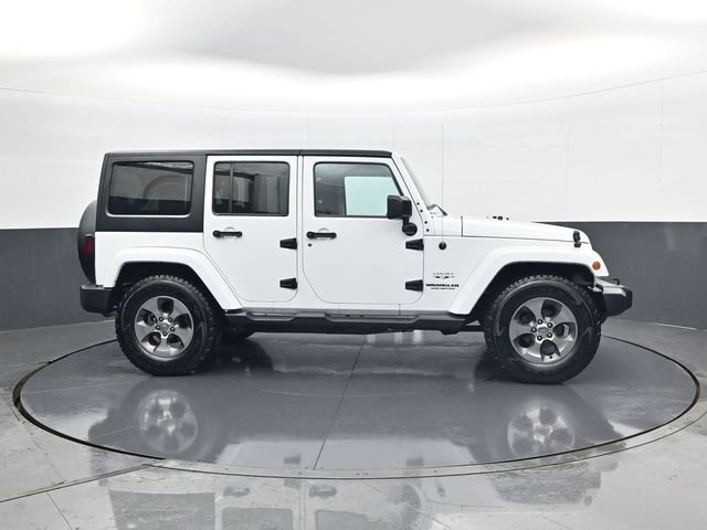 Used 2016 White Jeep Sahara image 4
