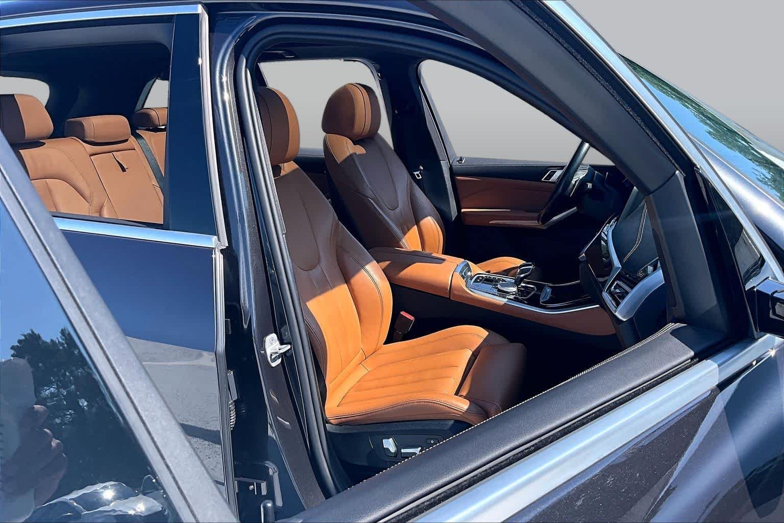 Used 2021 Dark Graphite Metallic BMW xDrive40i image 9