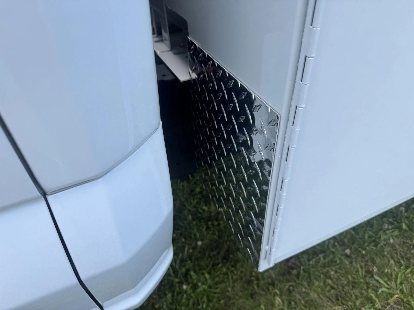 New 2026 Oxford White Ford XL image 9