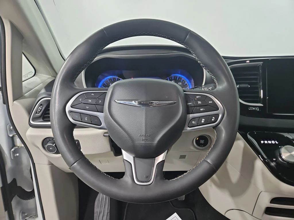 Used 2023 White Chrysler Touring L image 15