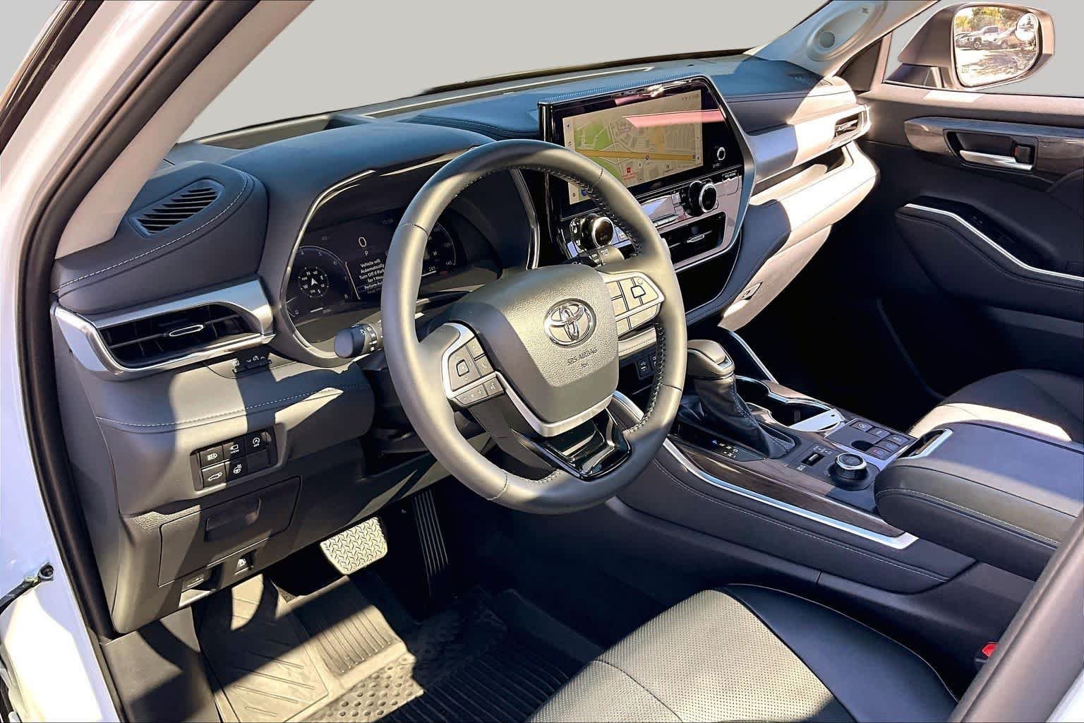 Used 2026 Wind Chill Pearl Toyota Platinum image 18