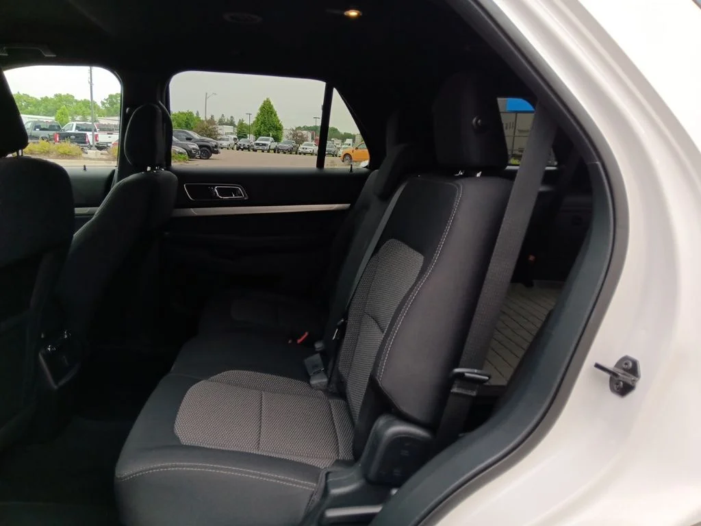 Used 2019 White Platinum Metallic Tri-Coat Ford XLT image 32