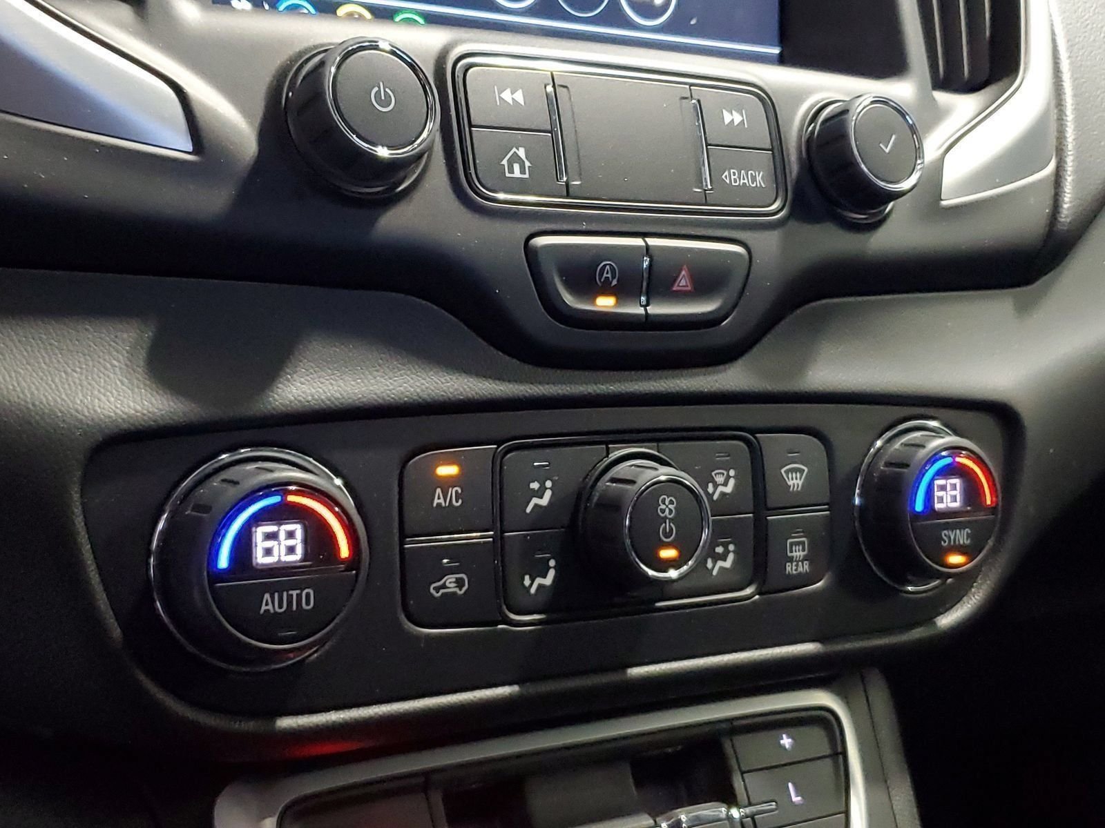 Used 2022 White GMC SLT image 23