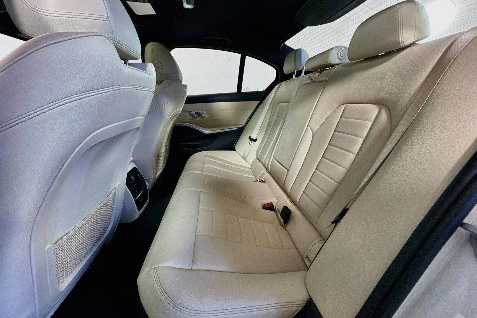 Used 2021 Alpine White BMW 330e image 23