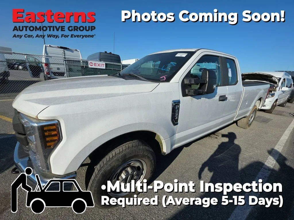 Used 2018 White Ford XL image 1