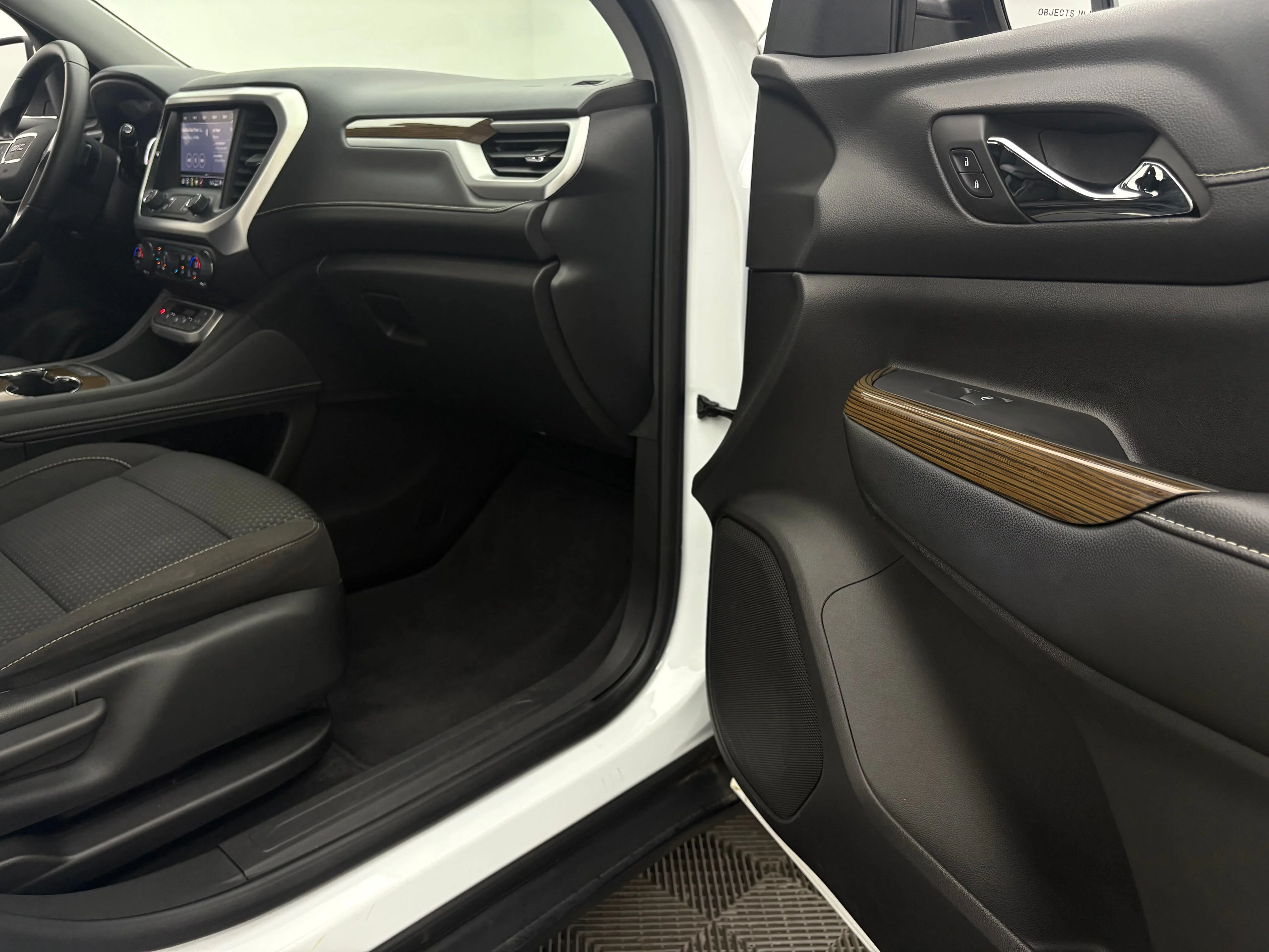 Used 2023 Summit White GMC SLE image 29