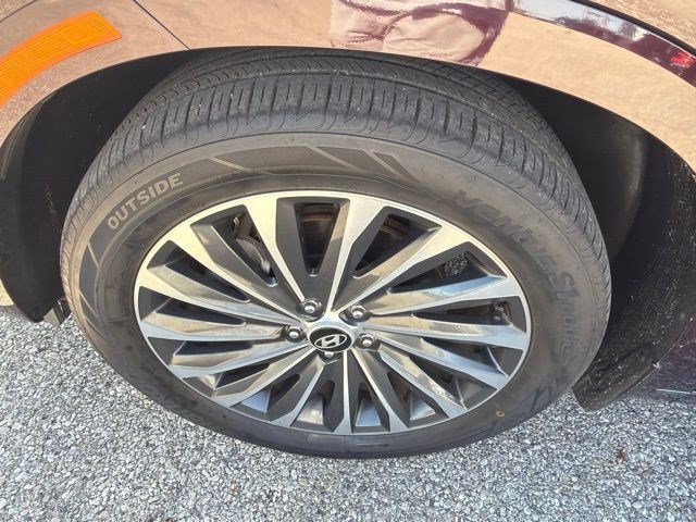 Used 2024 Sierra Burgundy Hyundai Calligraphy image 10