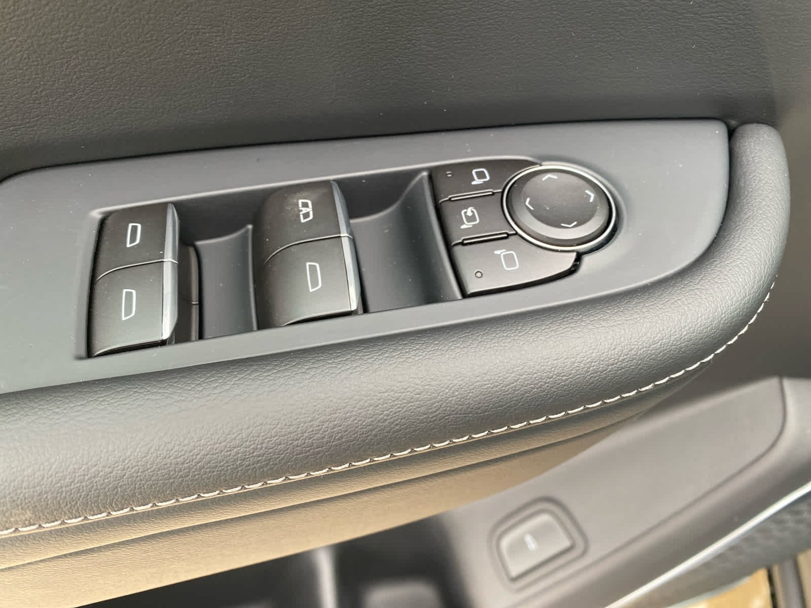 New 2026 Ebony Twilight Metallic Buick Avenir image 12